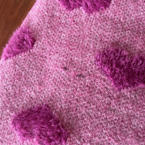 Cider Women’s V-neck Heart Pattern Sweater - Picture 5 of 7